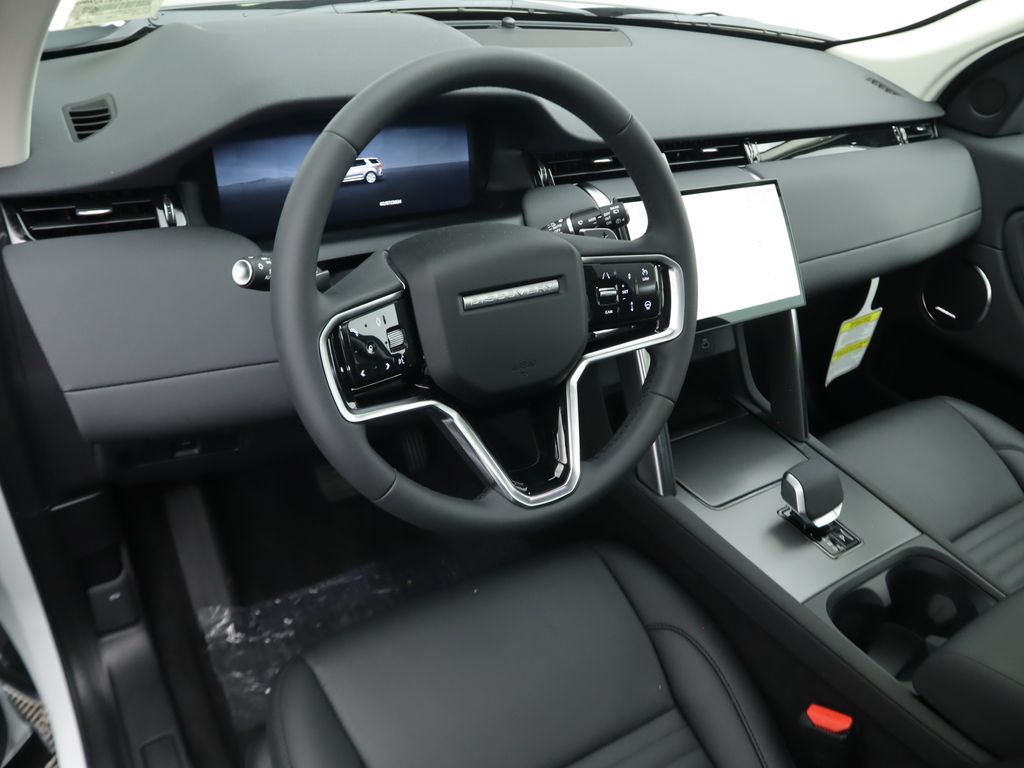 Thumbnail: 2024 Land Rover Discovery Sport - 9