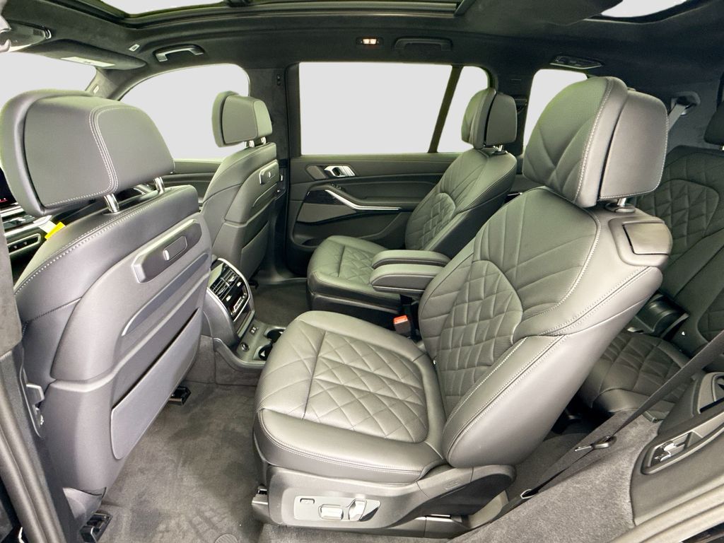 Thumbnail: 2026 BMW X7 - 20