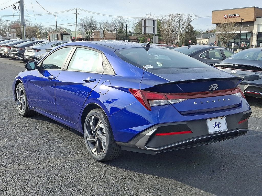 2025 Hyundai Elantra Sport 3