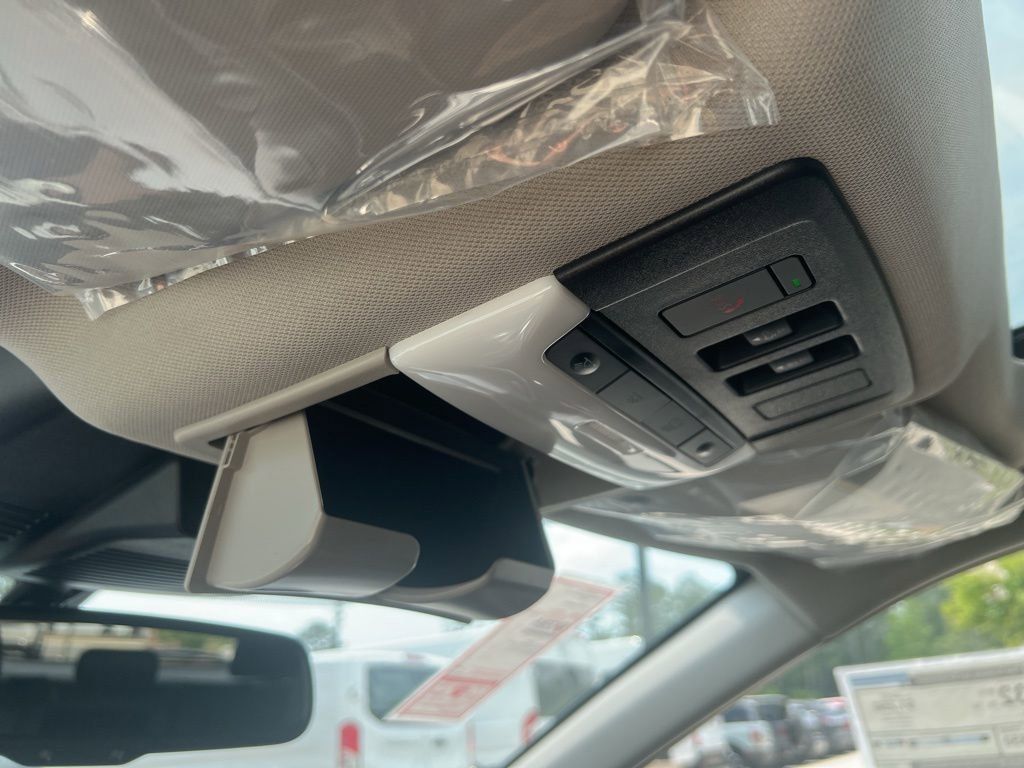 2025 Everest White Pearl/Super Black Nissan Rogue Platinum FWD SUV