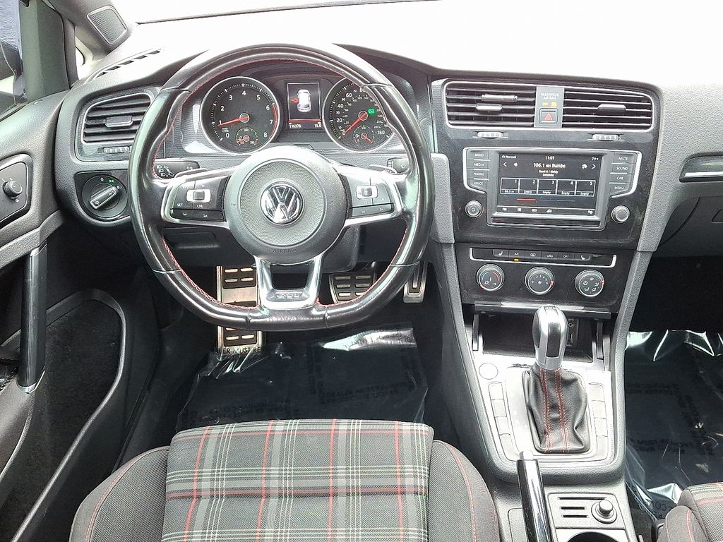 Thumbnail: 2017 Volkswagen Golf - 12