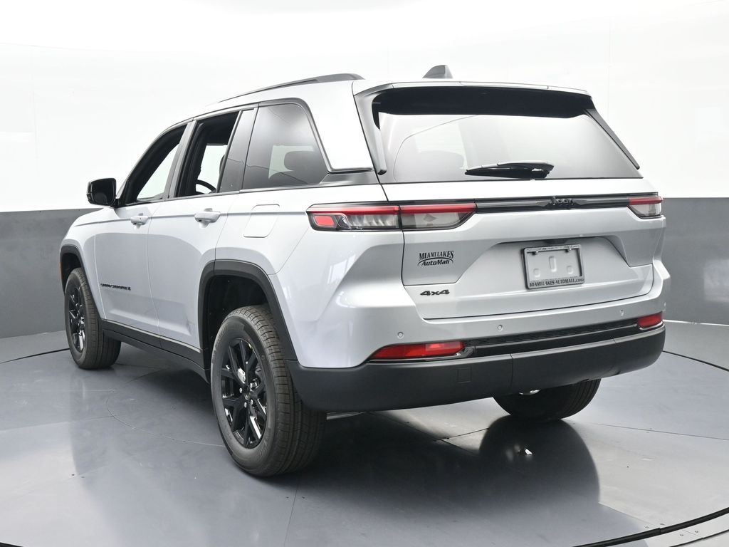 New 2025 Silver Zynith Jeep Laredo image 4