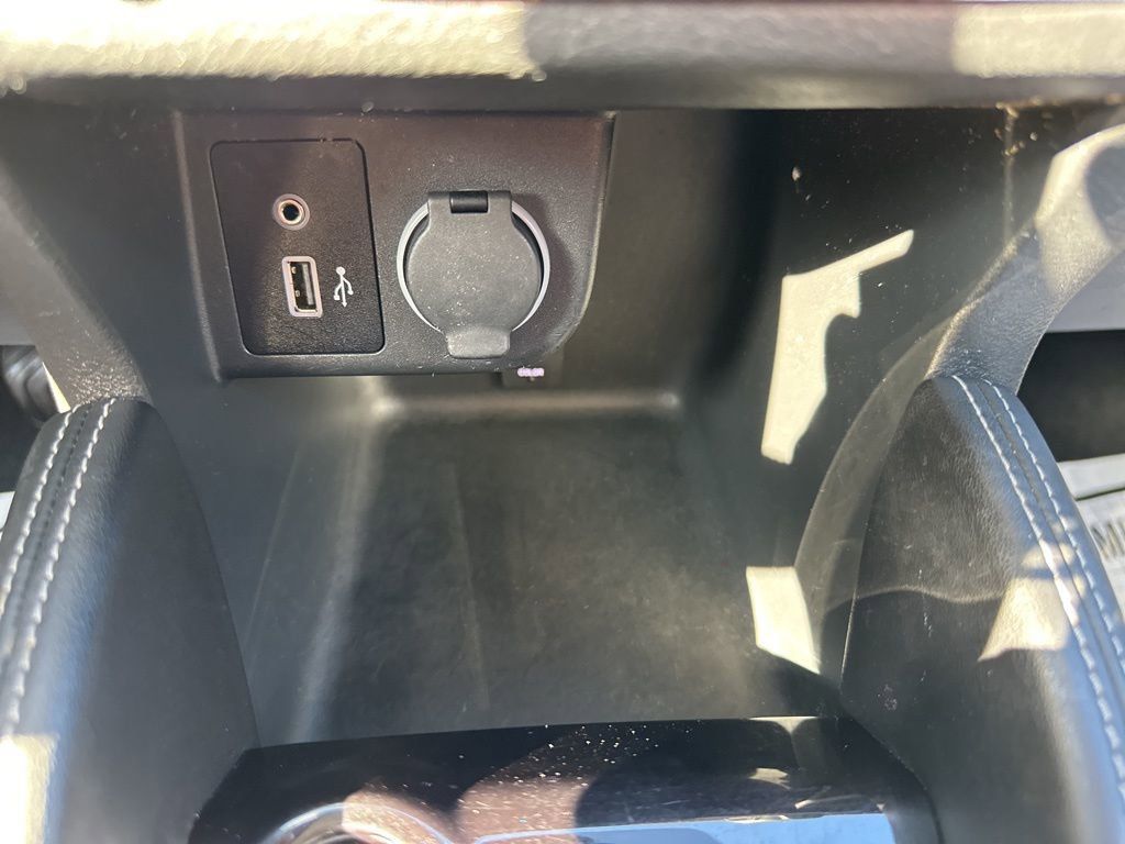2020 Aspen White/Super Black Nissan Kicks SR FWD SUV