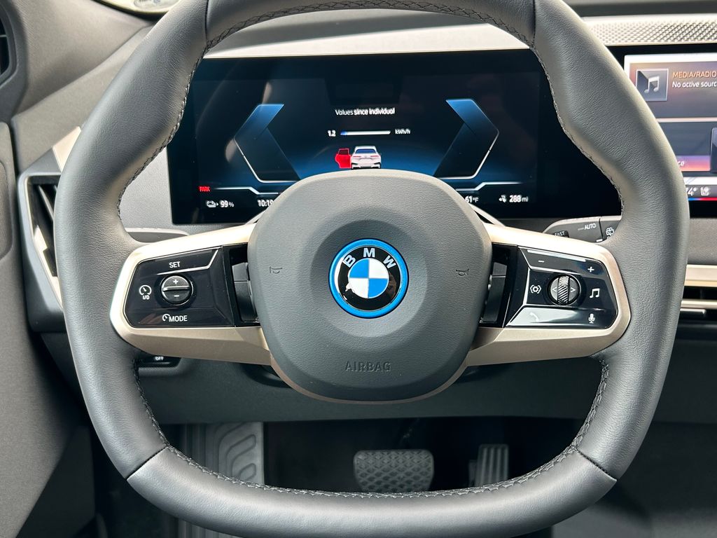 2025 BMW iX xDrive50 19