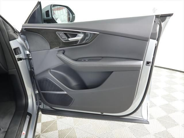 Thumbnail: 2025 Audi Q8 - 26