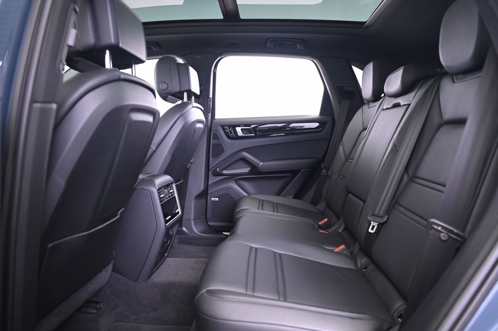 Thumbnail: 2019 Porsche Cayenne - 31
