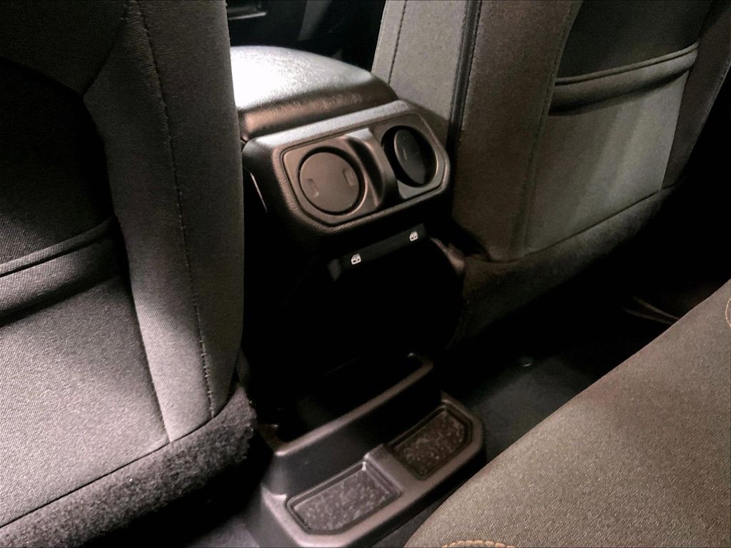 2024 Jeep Wrangler — photo 27