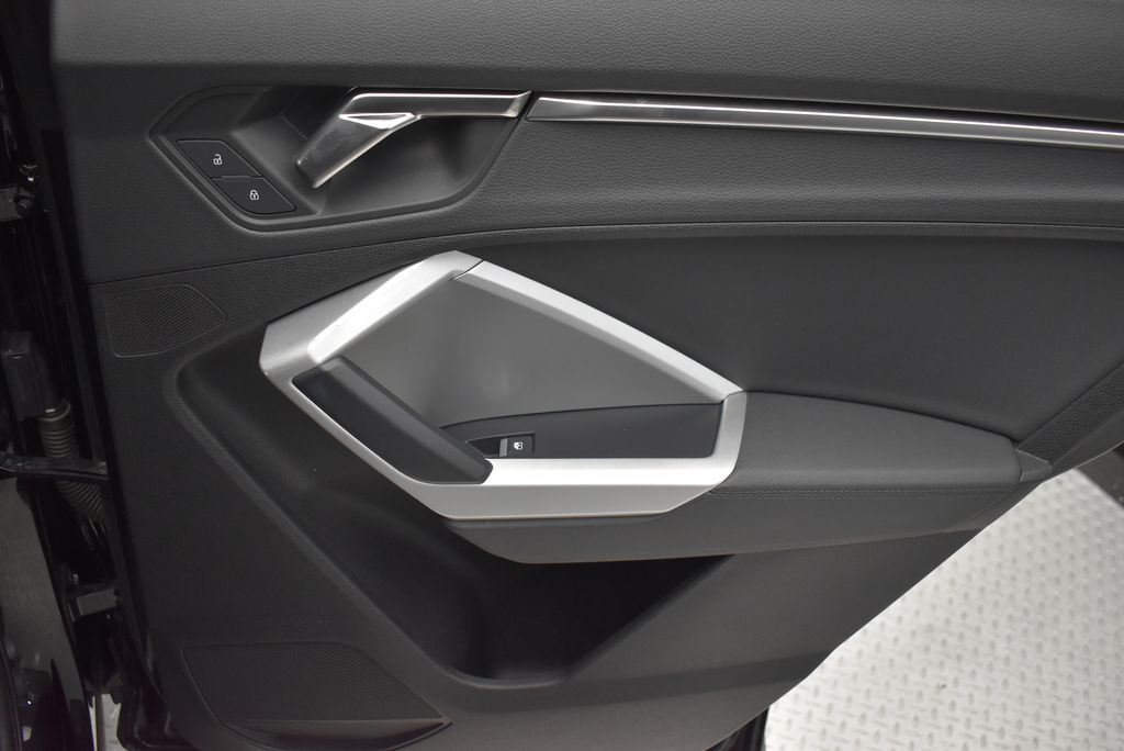 Thumbnail: 2023 Audi Q3 - 31