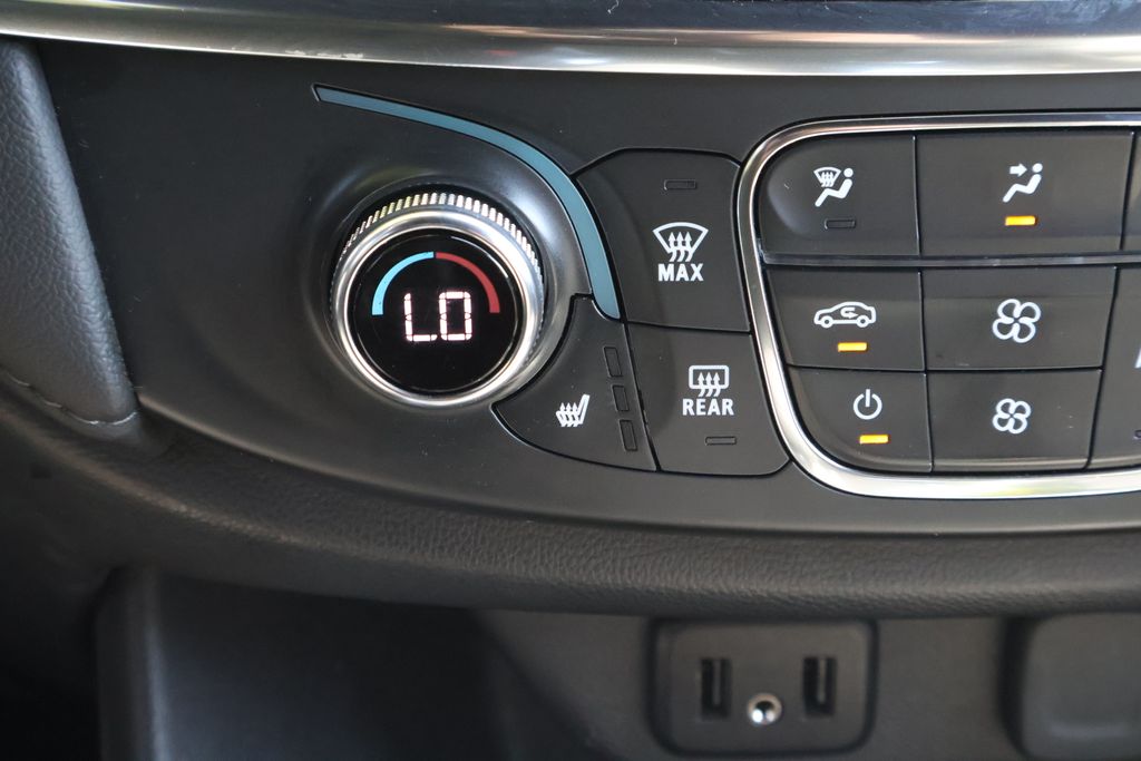 Thumbnail: 2023 Chevrolet Traverse - 20