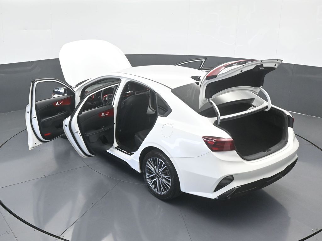 Used 2024 Snow White Pearl Kia GT-Line image 65