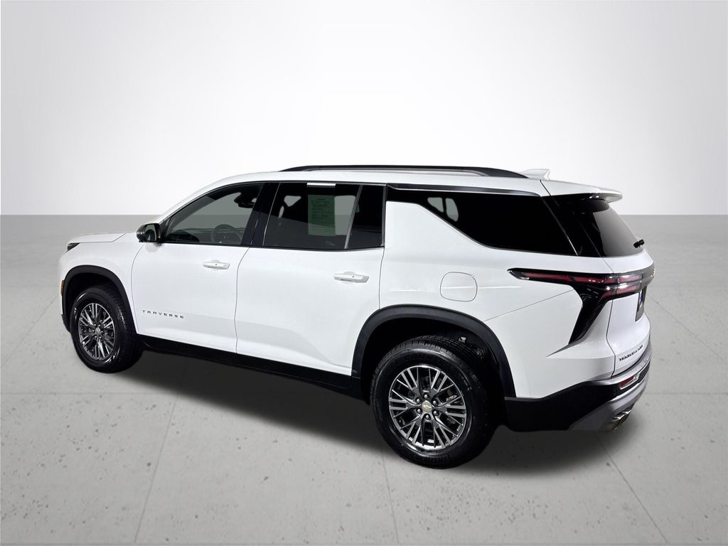 2024 Chevrolet Traverse LT