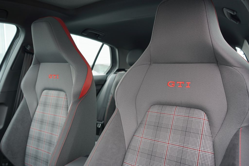 2024 Volkswagen Golf GTI SE 7