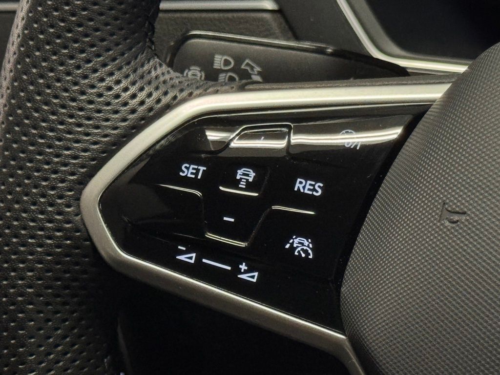 2022 Volkswagen Tiguan SE R-Line Black photo 21