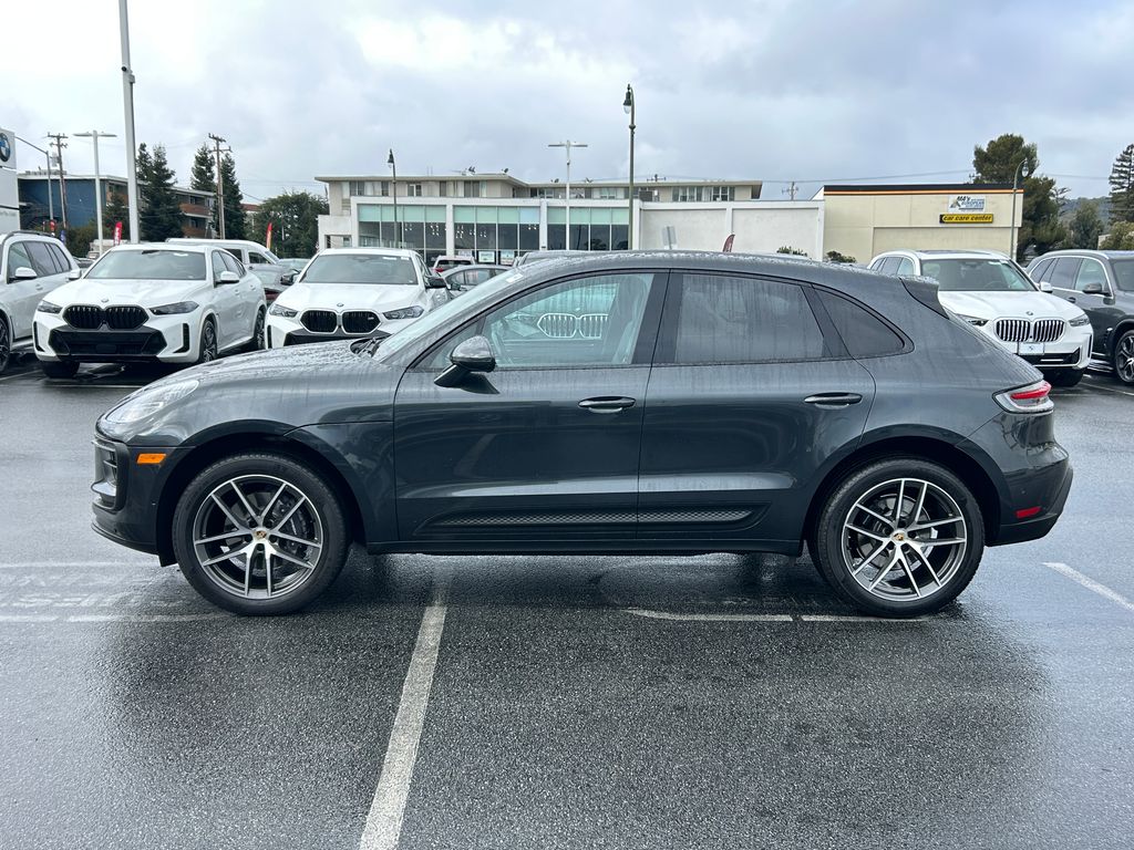 Thumbnail: 2023 Porsche Macan - 2
