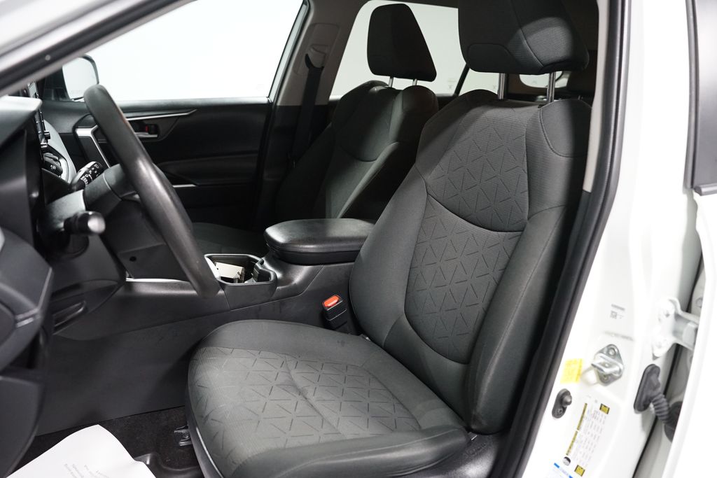 Thumbnail: 2021 Toyota RAV4 - 28