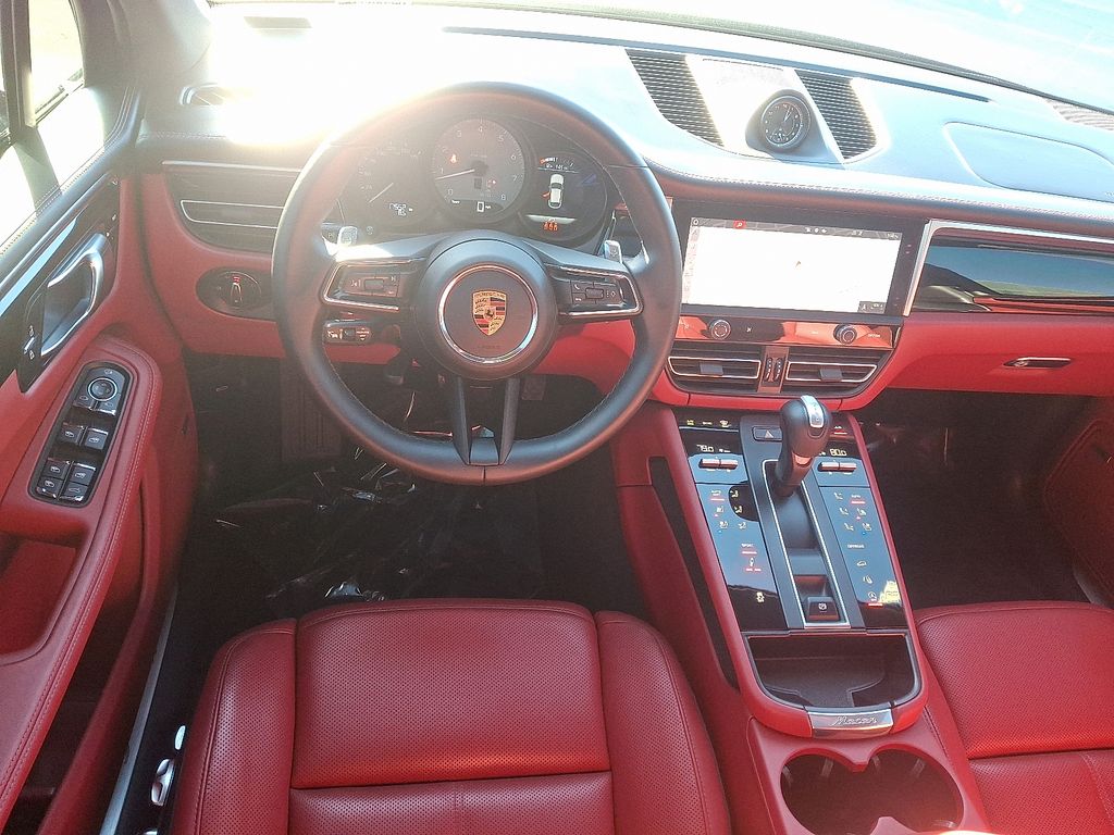 Thumbnail: 2024 Porsche Macan - 13