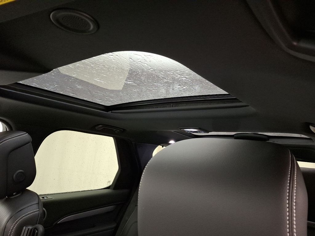 Thumbnail: 2025 Land Rover Discovery - 9