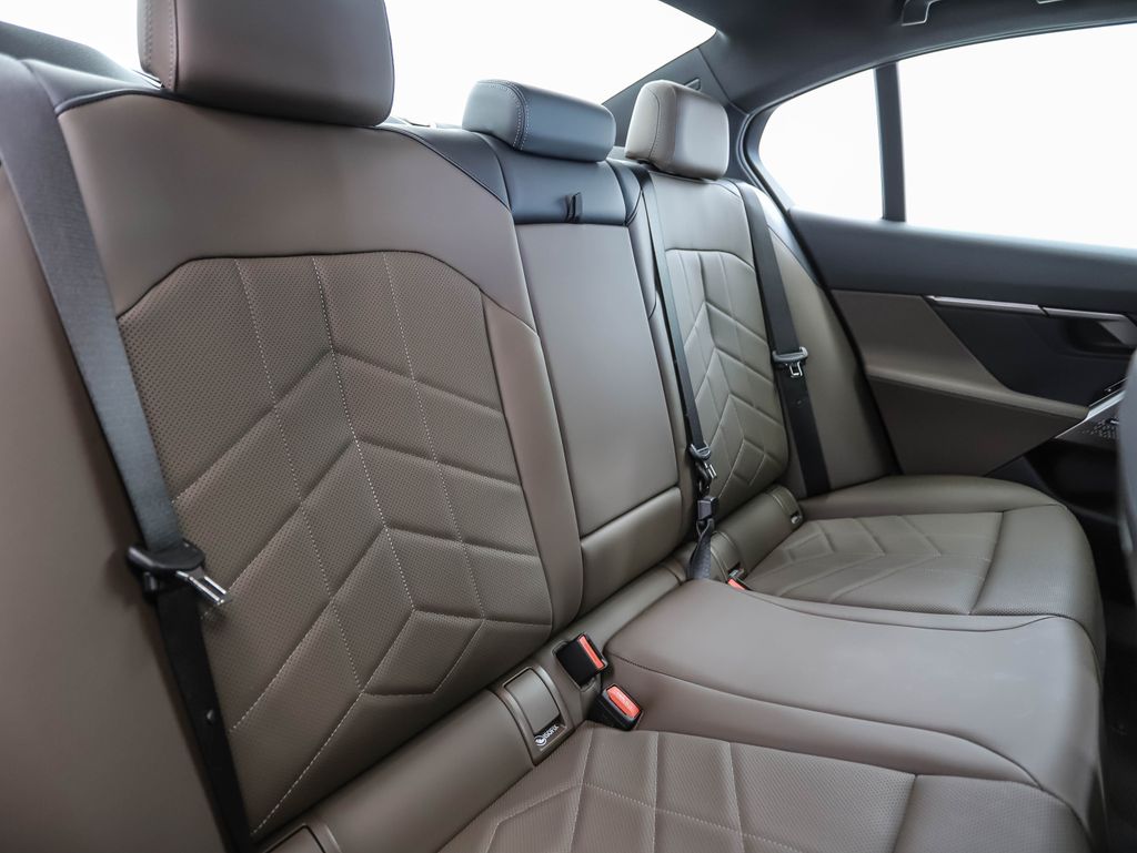 Thumbnail: 2026 BMW 5 Series - 27