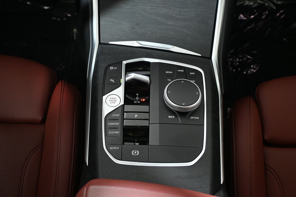 Thumbnail: 2024 BMW 3 Series - 24