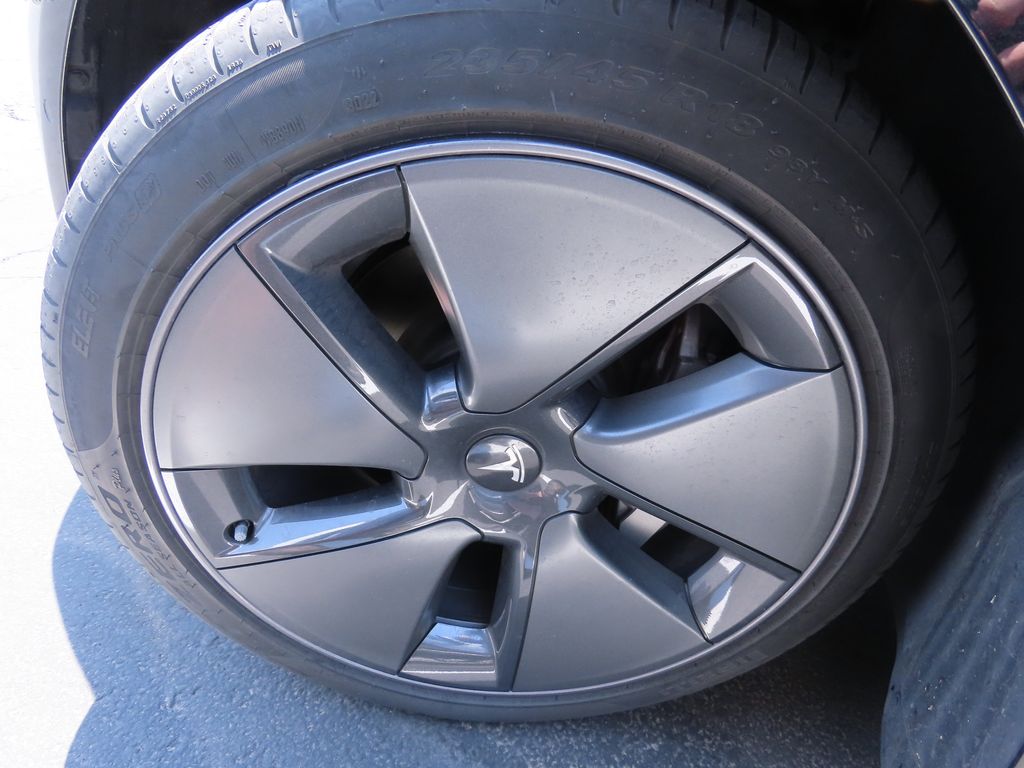 Thumbnail: 2021 Tesla Model 3 - 15