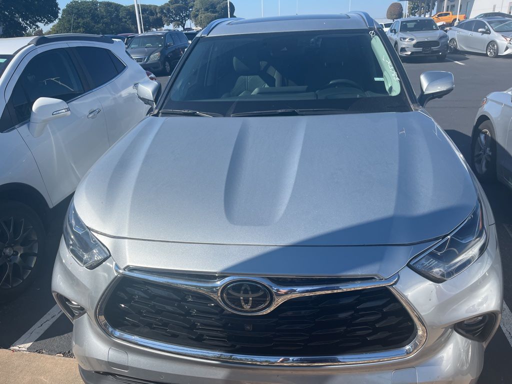 Thumbnail: 2023 Toyota Highlander - 2