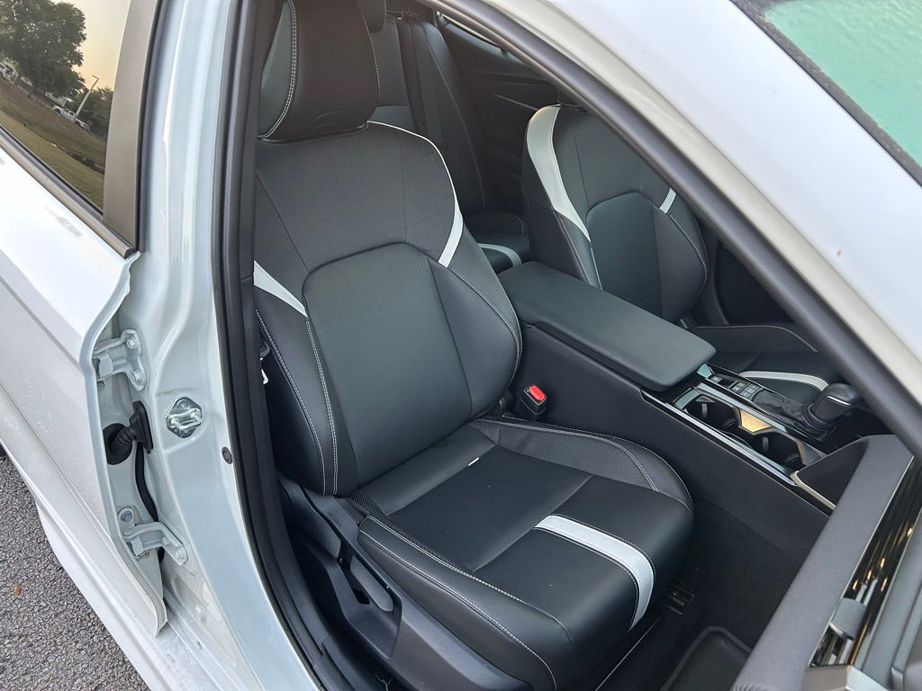 2025 Toyota Camry SE 15