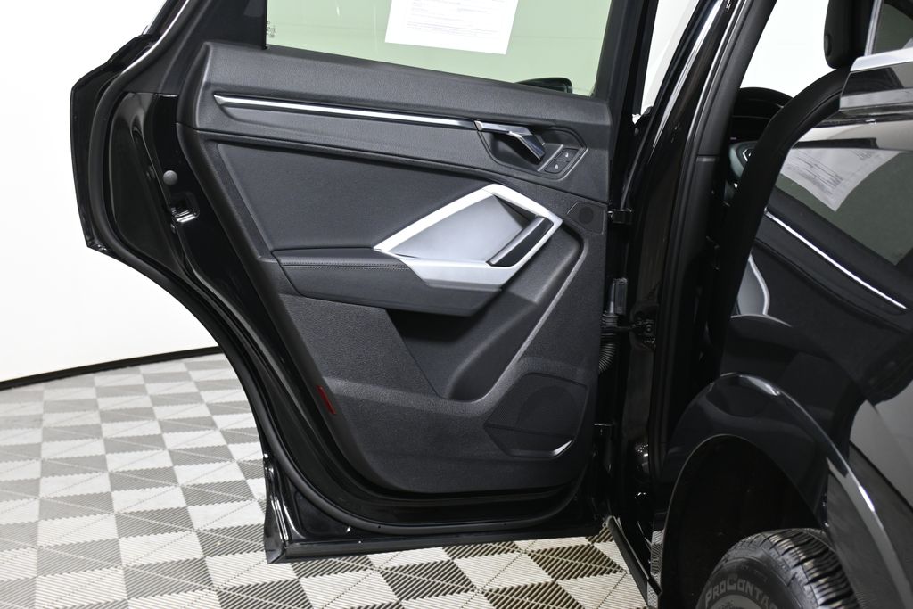 Thumbnail: 2021 Audi Q3 - 29