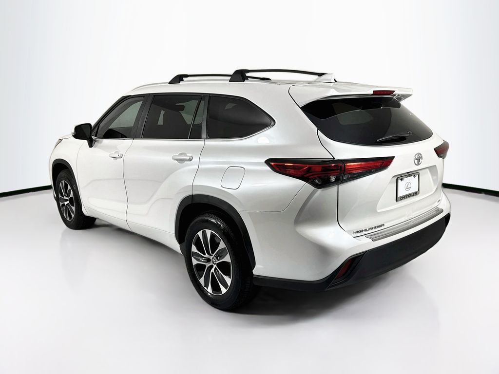 Thumbnail: 2023 Toyota Highlander - 7
