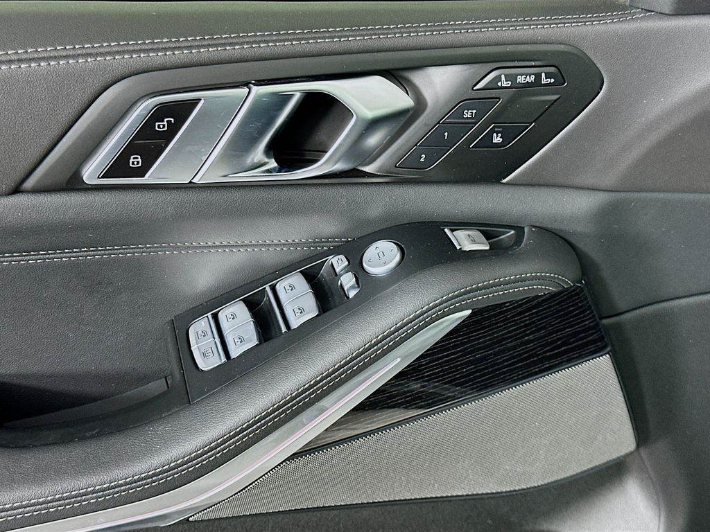 2023 BMW X7 xDrive40i 18