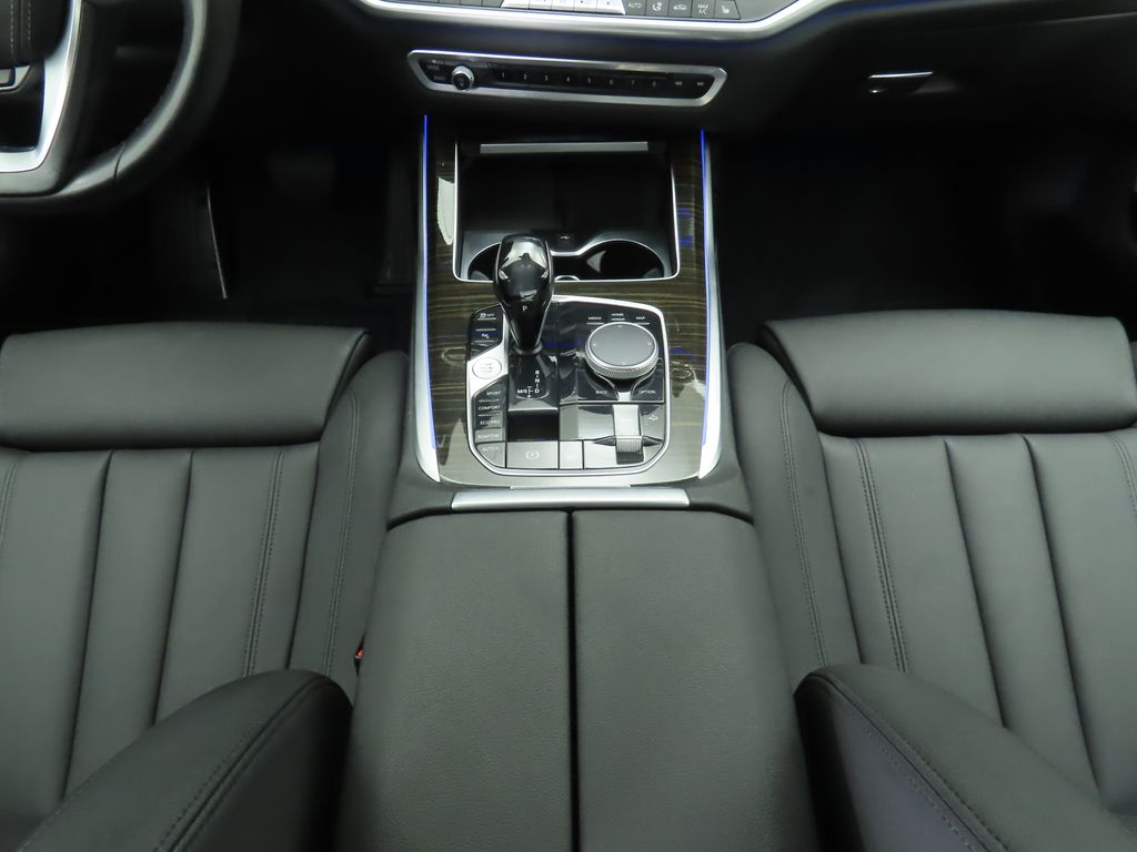 2021 BMW X7 xDrive40i 16