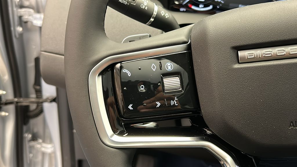 Thumbnail: 2025 Land Rover Discovery Sport - 14