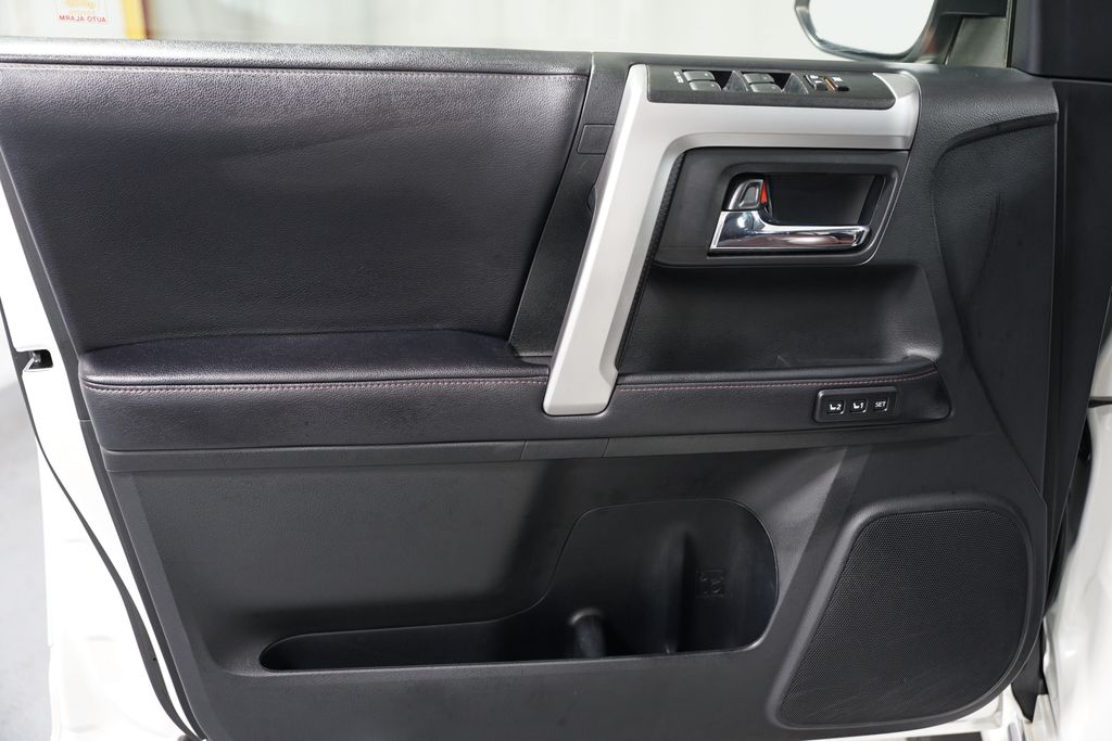 2019 Toyota 4Runner Limited 32