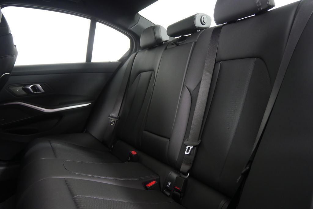 Thumbnail: 2026 BMW 3 Series - 16