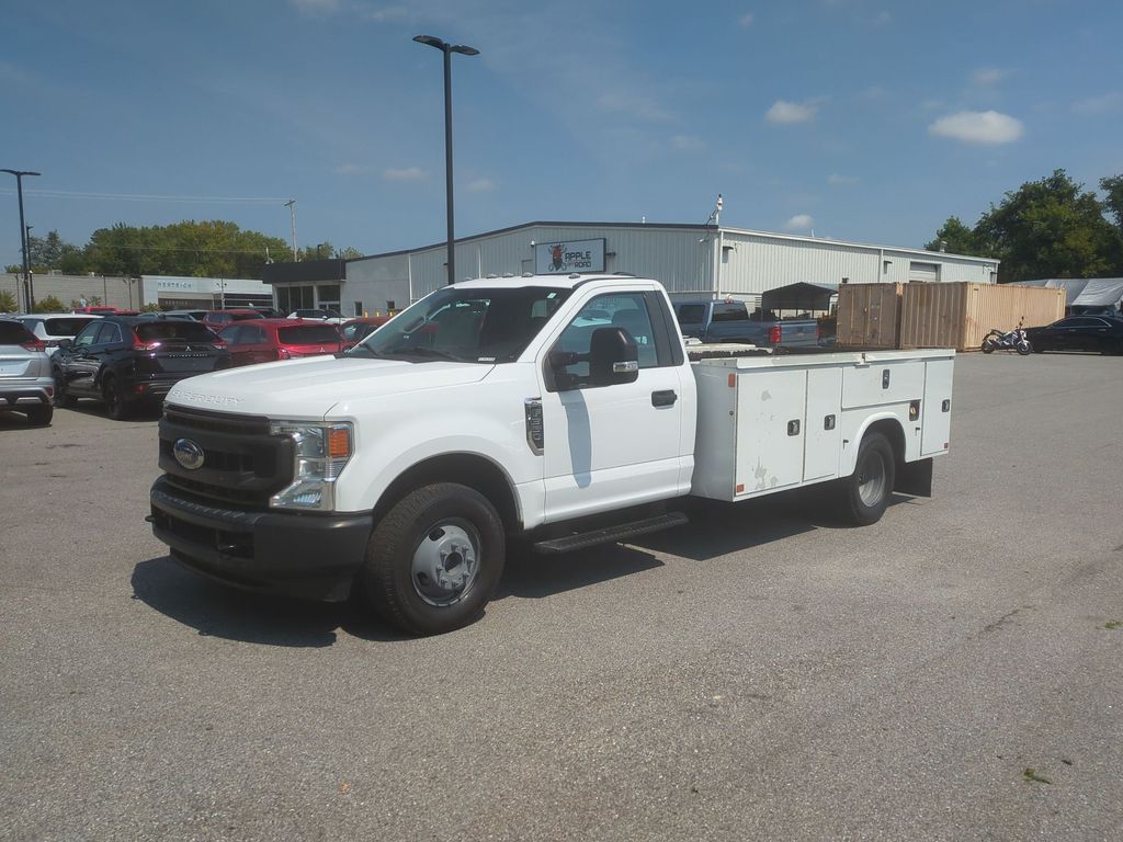 Oxford White 2022 Ford F-350 Super Duty Chassis Pickup Truck 4X2 Automatic