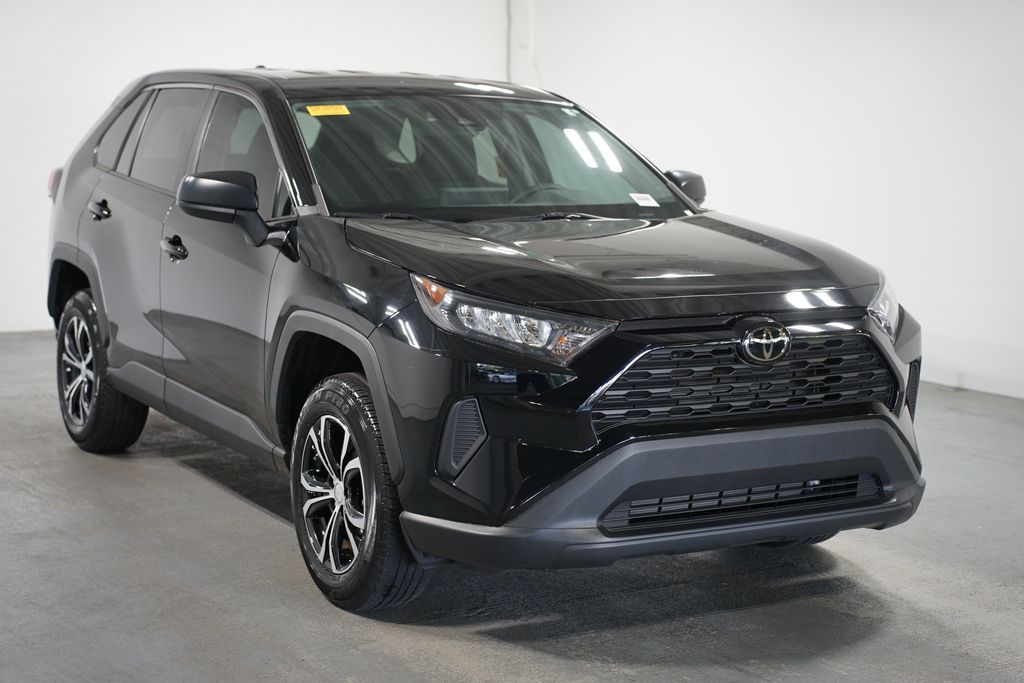 2022 Toyota RAV4 LE 3