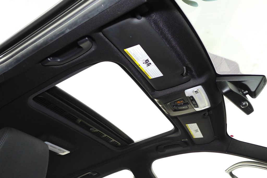 Thumbnail: 2016 BMW 3 Series - 18