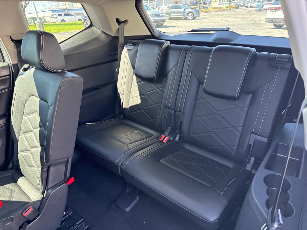 2025 Volkswagen Atlas 2.0T SE w/Technology White at Subaru and VW of Moon Township