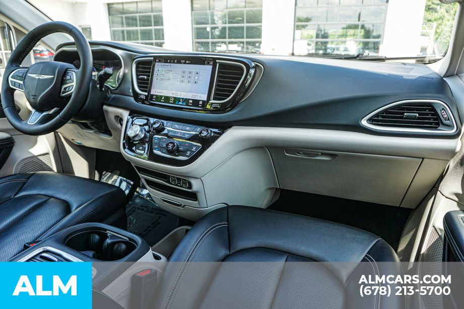 2024 Chrysler Pacifica Touring L photo 22