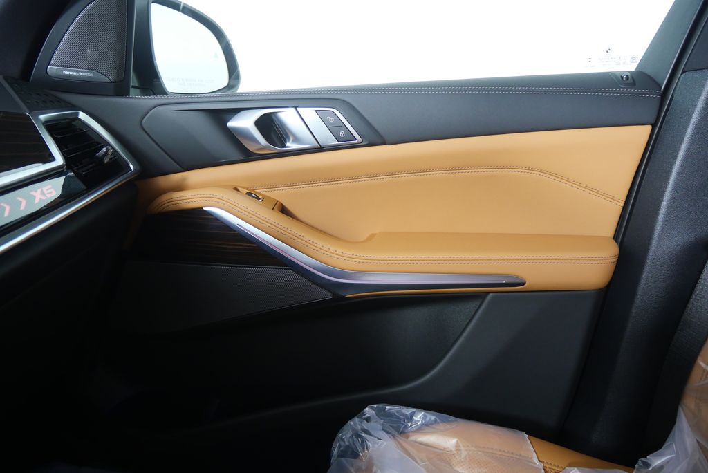 Thumbnail: 2026 BMW X5 - 24