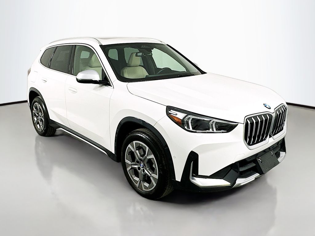 Thumbnail: 2023 BMW X1 - 3