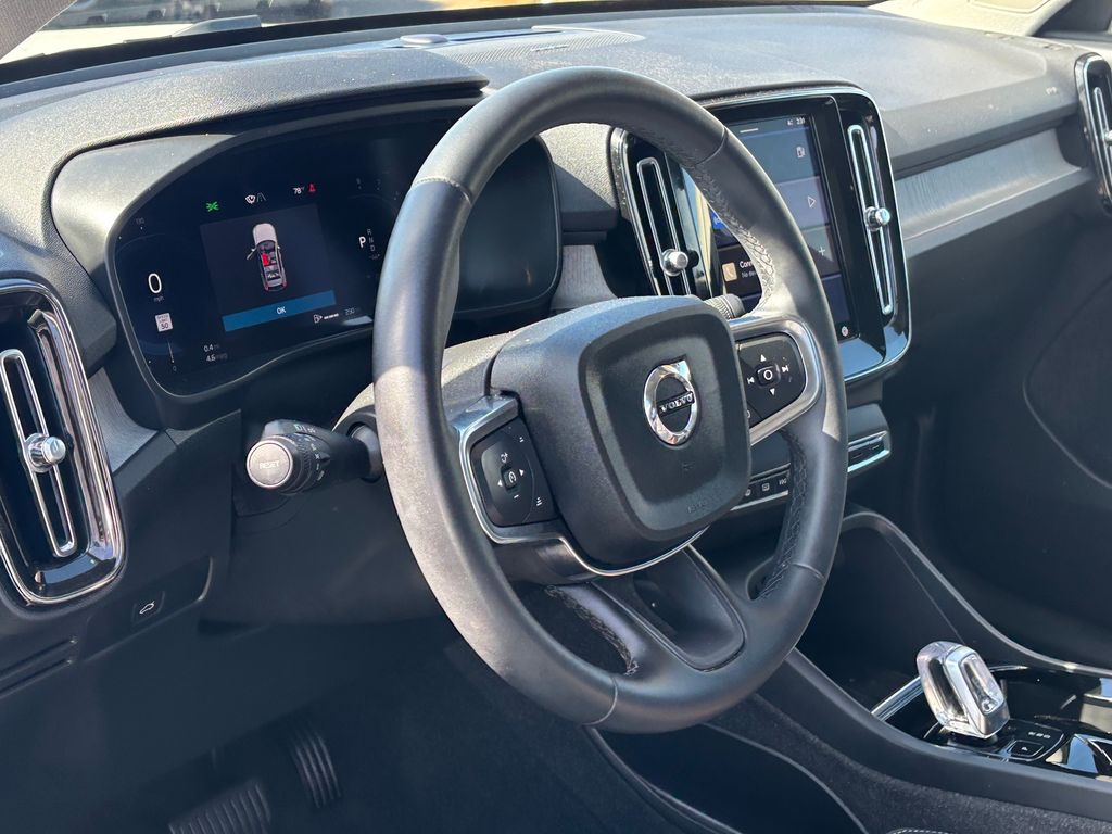 Used Car 2023 Volvo Xc40  B5 Plus Bright Theme For Sale Under $30,000 In Austin, Texas