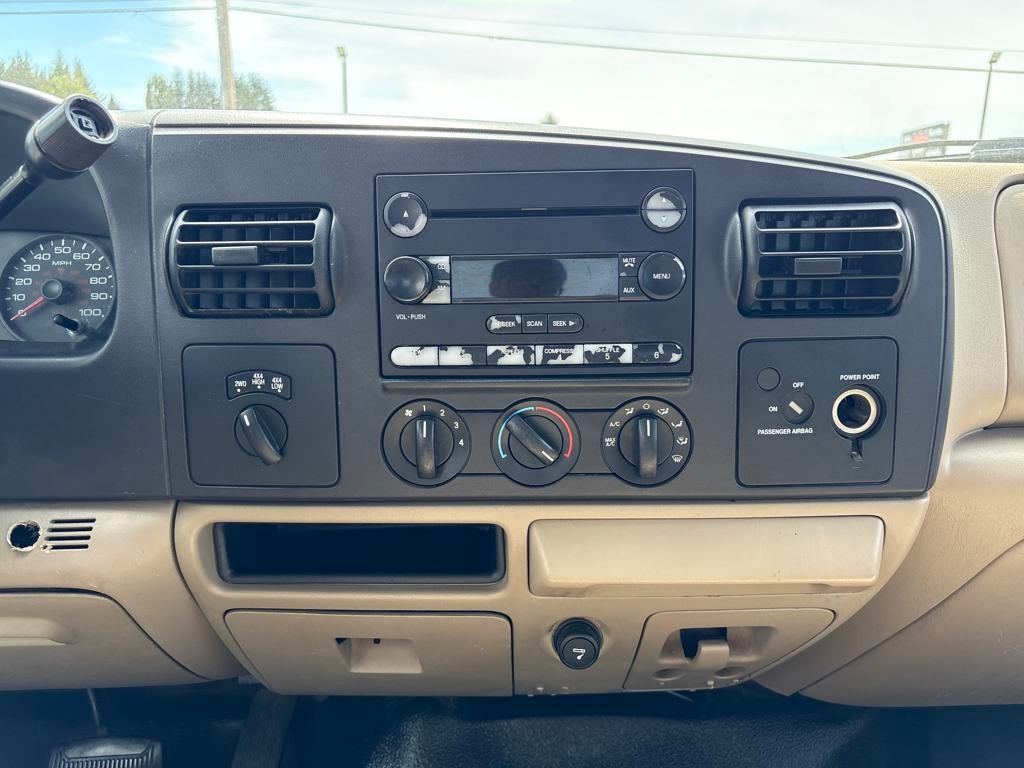 2005 Oxford White Ford Super Duty F-250 XLT 4X4 Truck