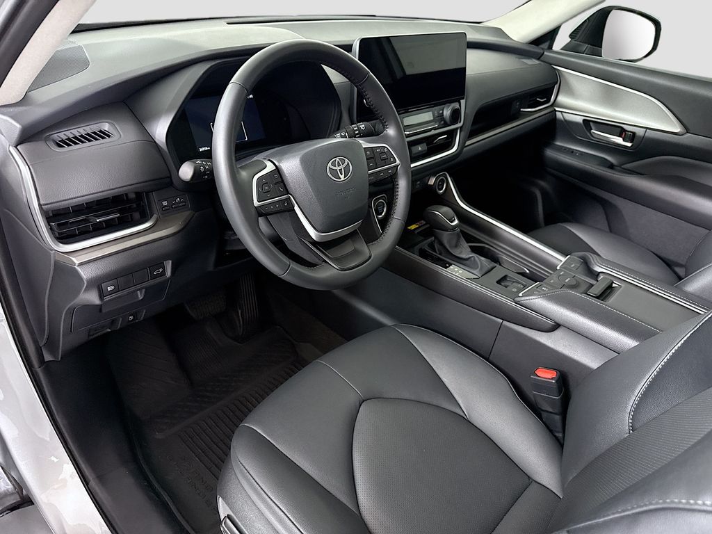 Used 2026 Silver Toyota XLE image 9