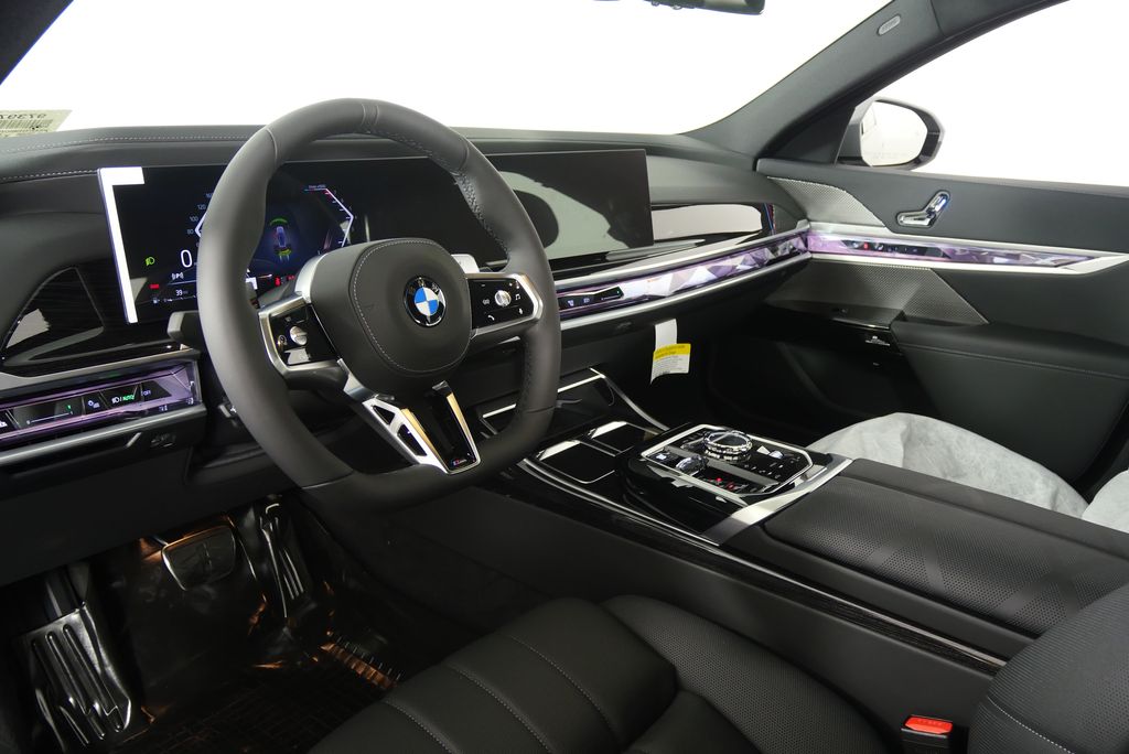 Thumbnail: 2025 BMW 7 Series - 13