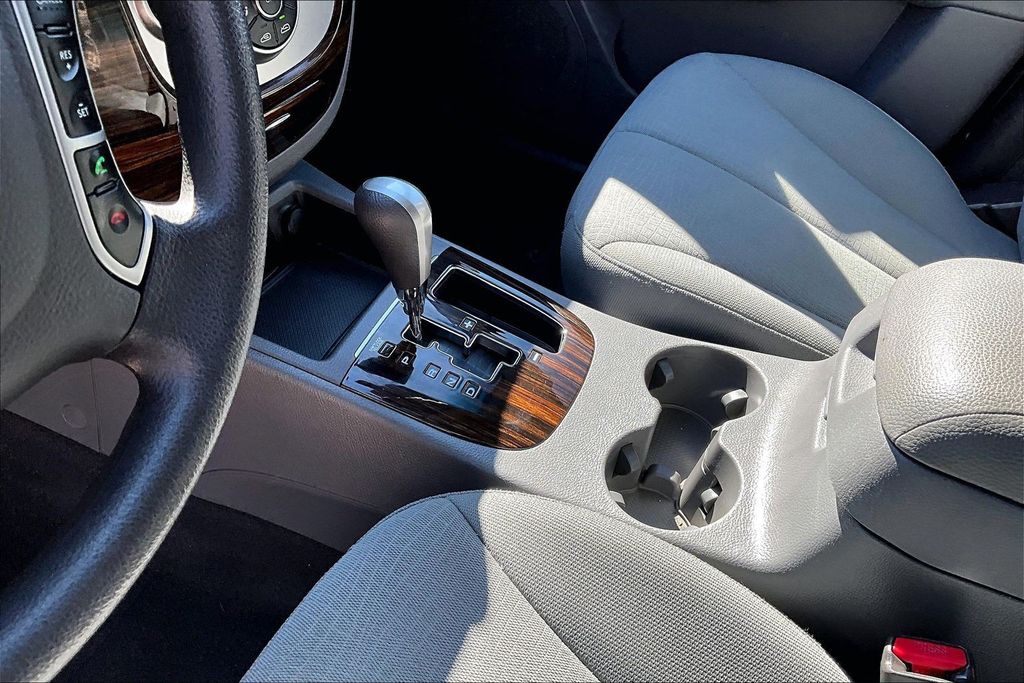 Used 2011 Black Hyundai GLS image 18