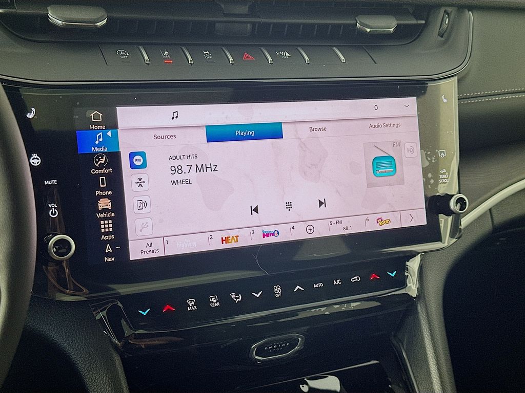 New 2026 White/off-white Jeep Laredo Altitude image 13