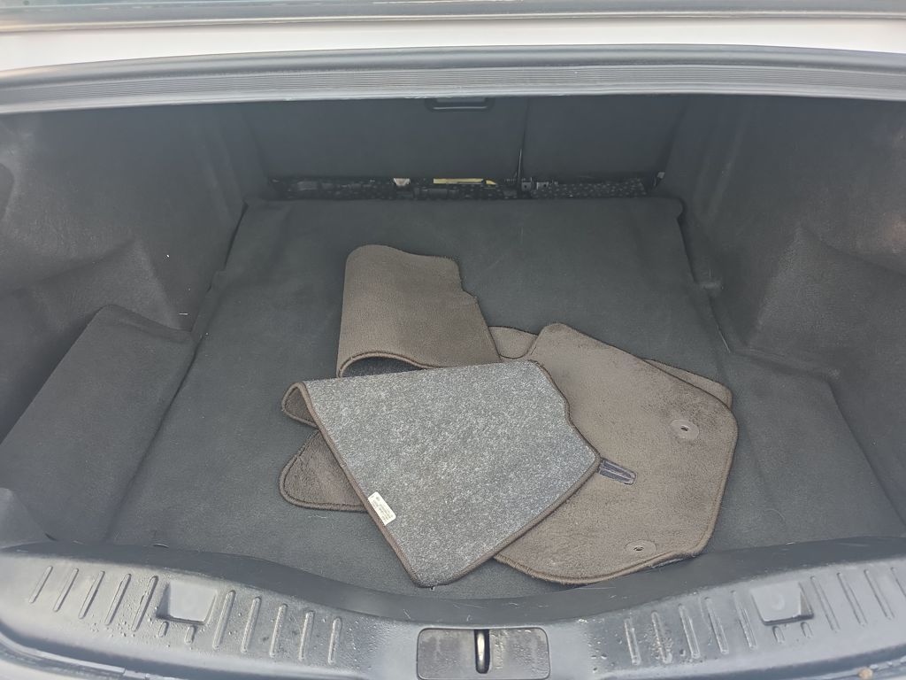 Used 2018 White Lincoln Select image 11