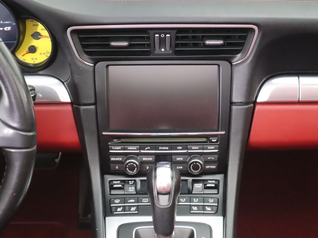 Thumbnail: 2016 Porsche 911 - 22