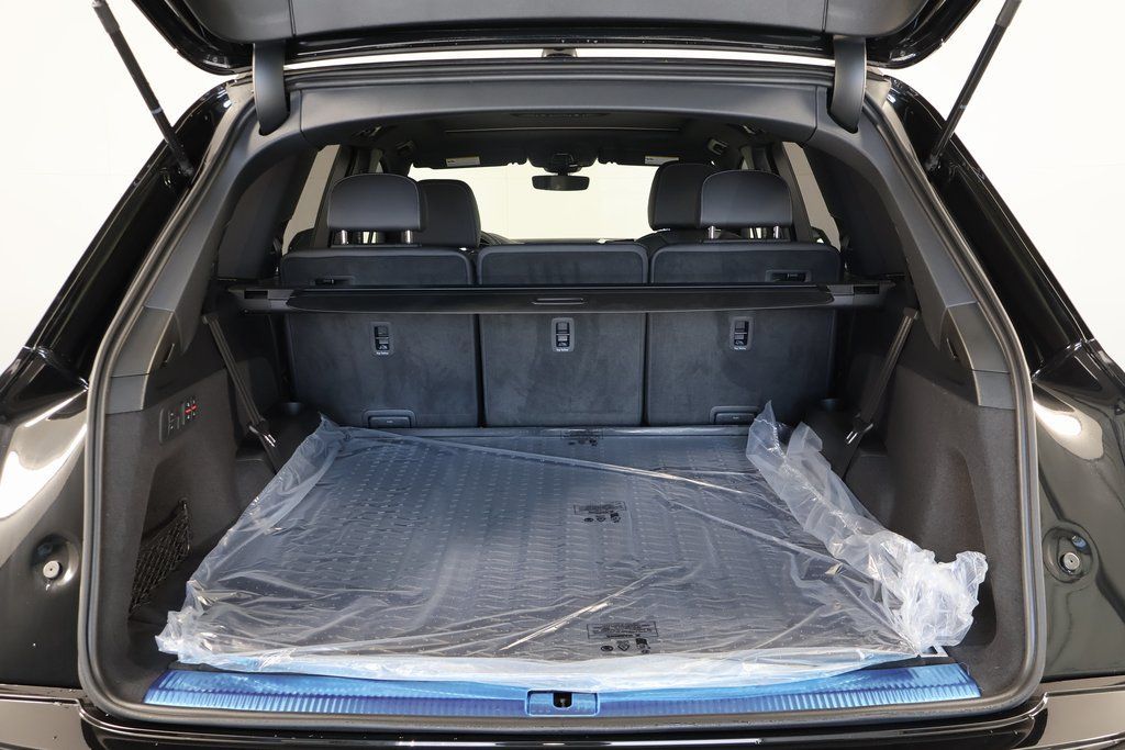 Thumbnail: 2026 Audi Q7 - 8