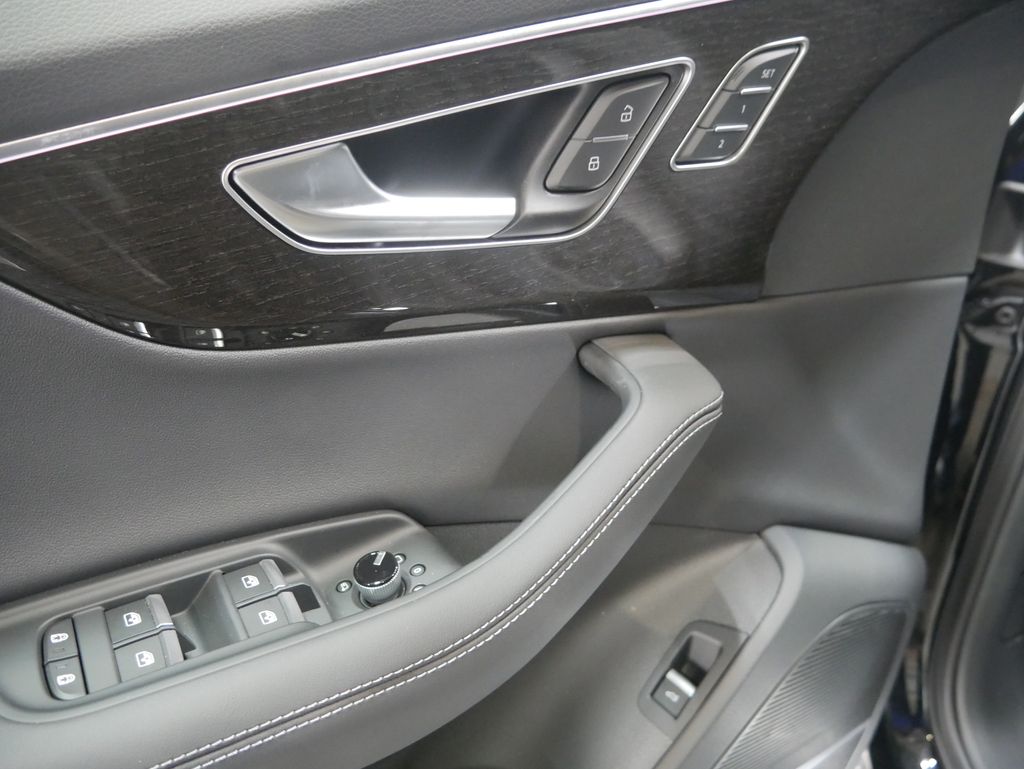 Thumbnail: 2026 Audi Q7 - 17